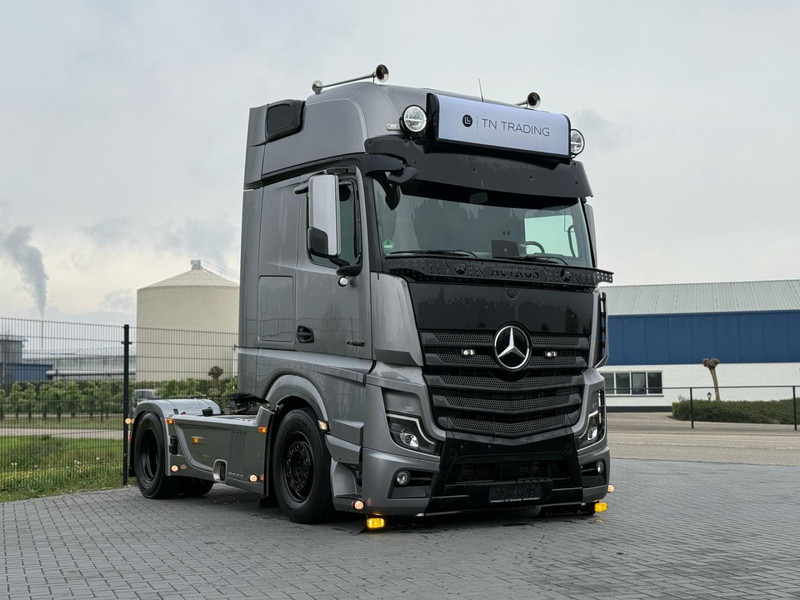 Mercedes-Benz 1863 SHOWTRUCK, VOLLUCHT, L PAKKET, HYDRAULIEK, TOPSTAAT. - Tractor unit: picture 1 Mercedes-Benz 1863 SHOWTRUCK, VOLLUCHT, L PAKKET, HYDRAULIEK, TOPSTAAT. - Tractor unit: picture 1
