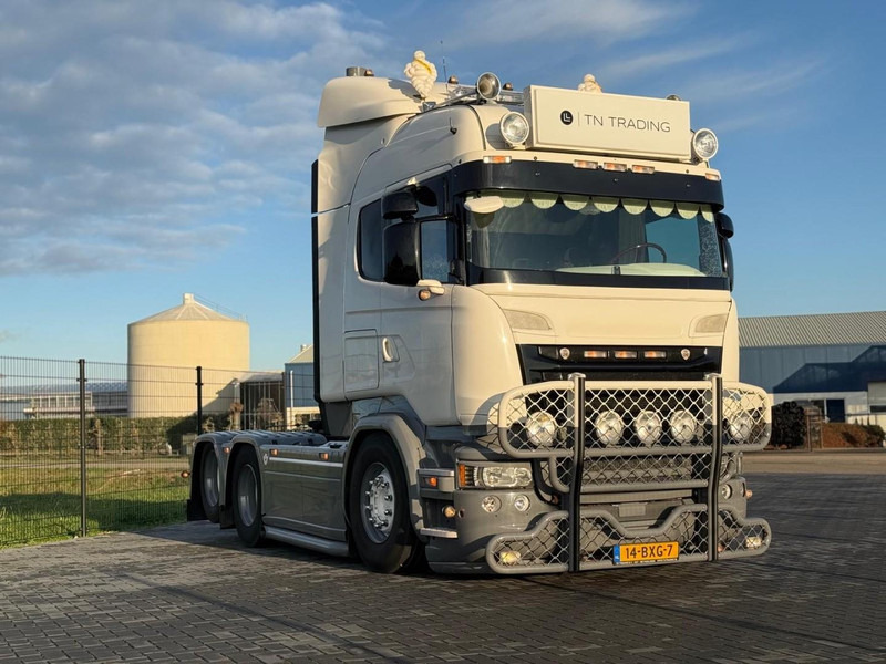 Scania R580 VOLLE SHOWTRUCK, VOLLUCHT, OPEN UITLAAT, INTERIEUR. - Tractor unit: picture 1 Scania R580 VOLLE SHOWTRUCK, VOLLUCHT, OPEN UITLAAT, INTERIEUR. - Tractor unit: picture 1