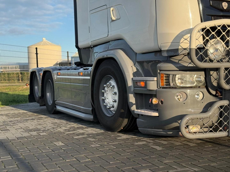 Scania R580 VOLLE SHOWTRUCK, VOLLUCHT, OPEN UITLAAT, INTERIEUR. - Tractor unit: picture 4 Scania R580 VOLLE SHOWTRUCK, VOLLUCHT, OPEN UITLAAT, INTERIEUR. - Tractor unit: picture 4