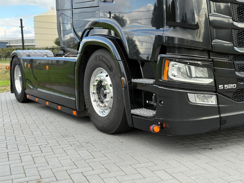 Scania S520 V8 NGS EURO 6D, VOLLUCHT, RETARDER, 6 PUNTS LUCHTVERING, LEER, ALCOA. - Tractor unit: picture 3 Scania S520 V8 NGS EURO 6D, VOLLUCHT, RETARDER, 6 PUNTS LUCHTVERING, LEER, ALCOA. - Tractor unit: picture 3