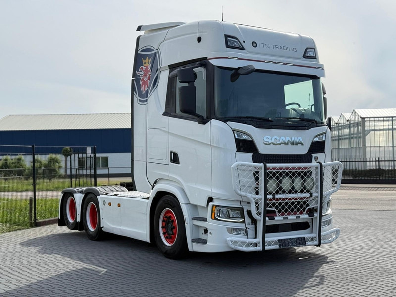 Scania S580 VOLLUCHT, PTO, LEER, RETARDER, TV, 3.15WB, BULLBAR. - Tractor unit: picture 1 Scania S580 VOLLUCHT, PTO, LEER, RETARDER, TV, 3.15WB, BULLBAR. - Tractor unit: picture 1