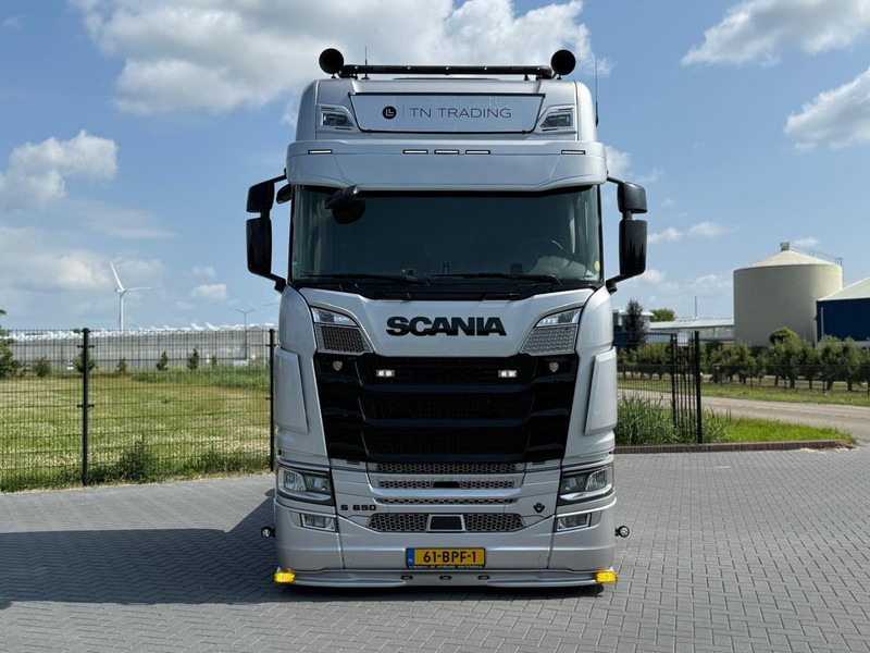 Scania S650 ADR, FULL AIR, LEATHER, SHOW, INTERIOR, LIKE NEW! - Tractor unit: picture 3 Scania S650 ADR, FULL AIR, LEATHER, SHOW, INTERIOR, LIKE NEW! - Tractor unit: picture 3