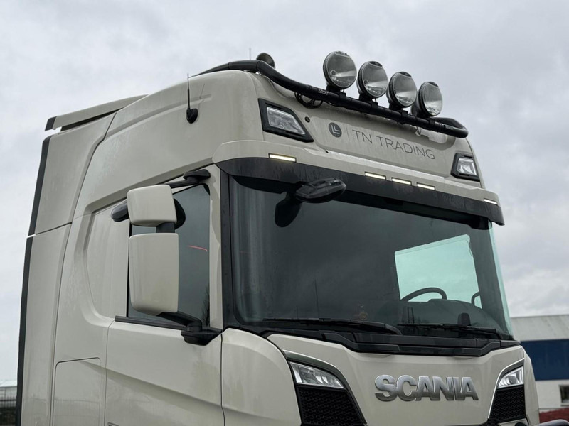 Scania S660 3.15WB, FULL AIR, RETARDER, LEATHER, KING OF THE ROAD, BULLBAR, - Tractor unit: picture 3 Scania S660 3.15WB, FULL AIR, RETARDER, LEATHER, KING OF THE ROAD, BULLBAR, - Tractor unit: picture 3