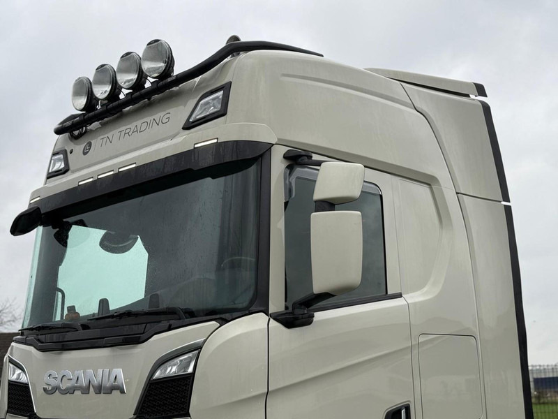 Scania S660 3.15WB, FULL AIR, RETARDER, LEATHER, KING OF THE ROAD, BULLBAR, - Tractor unit: picture 5 Scania S660 3.15WB, FULL AIR, RETARDER, LEATHER, KING OF THE ROAD, BULLBAR, - Tractor unit: picture 5