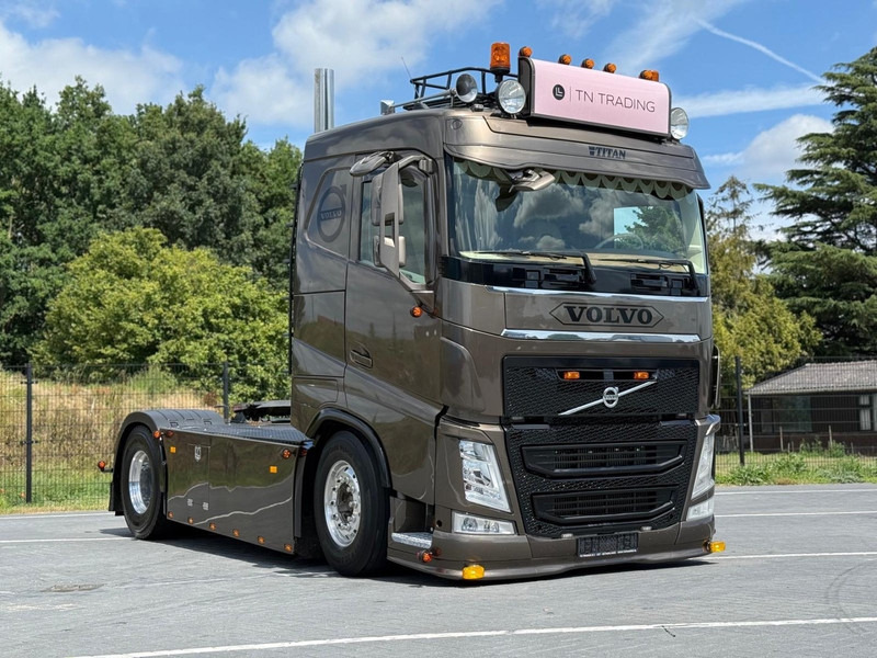 Volvo FH 13.500 SHOW TRUCK, FULL AIR, INTERIOR, TOP, HYDRAULIC. - Tractor unit: picture 1 Volvo FH 13.500 SHOW TRUCK, FULL AIR, INTERIOR, TOP, HYDRAULIC. - Tractor unit: picture 1
