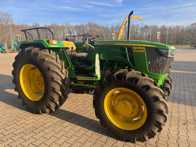 John Deere 5075E UNUSED, NO CE, ONLY FOR EXPORT! - Farm tractor: picture 4 John Deere 5075E UNUSED, NO CE, ONLY FOR EXPORT! - Farm tractor: picture 4