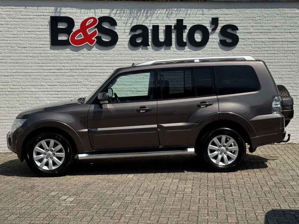 Mitsubishi PAJERO 3.2 DI-D Instyle High Roof Side Window Van Cruise control Climate control Rockford Audio Pano - Panel van: picture 4 Mitsubishi PAJERO 3.2 DI-D Instyle High Roof Side Window Van Cruise control Climate control Rockford Audio Pano - Panel van: picture 4