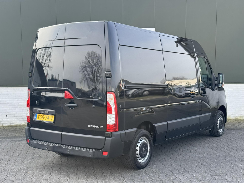 Renault Master-T35 2.3 dCi 135 L2H2 Cruise Navigatie Airco All Season banden Goed onderhouden - Panel van: picture 2 Renault Master-T35 2.3 dCi 135 L2H2 Cruise Navigatie Airco All Season banden Goed onderhouden - Panel van: picture 2
