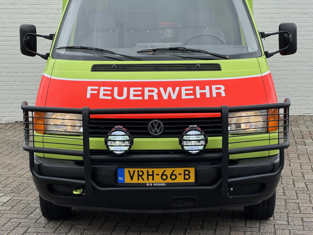Volkswagen Transporter-2.5 5-cilinder benzine 4x4 syncro ex Zwitserse brandweer Trekhaak Verstralers Laadruimte ventilatie - Curtain side van: picture 4 Volkswagen Transporter-2.5 5-cilinder benzine 4x4 syncro ex Zwitserse brandweer Trekhaak Verstralers Laadruimte ventilatie - Curtain side van: picture 4