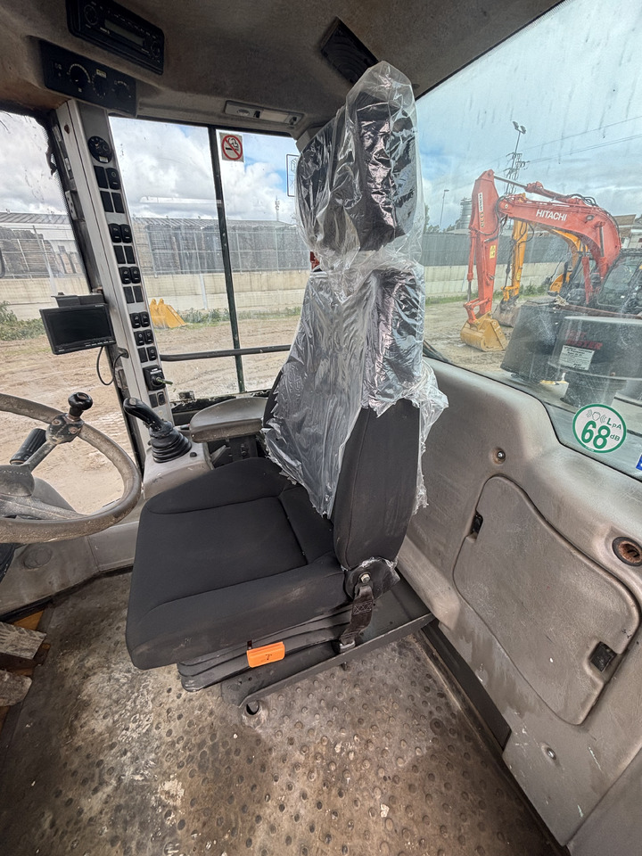 Wheel loader VOLVO L90F: picture 15 Wheel loader VOLVO L90F: picture 15