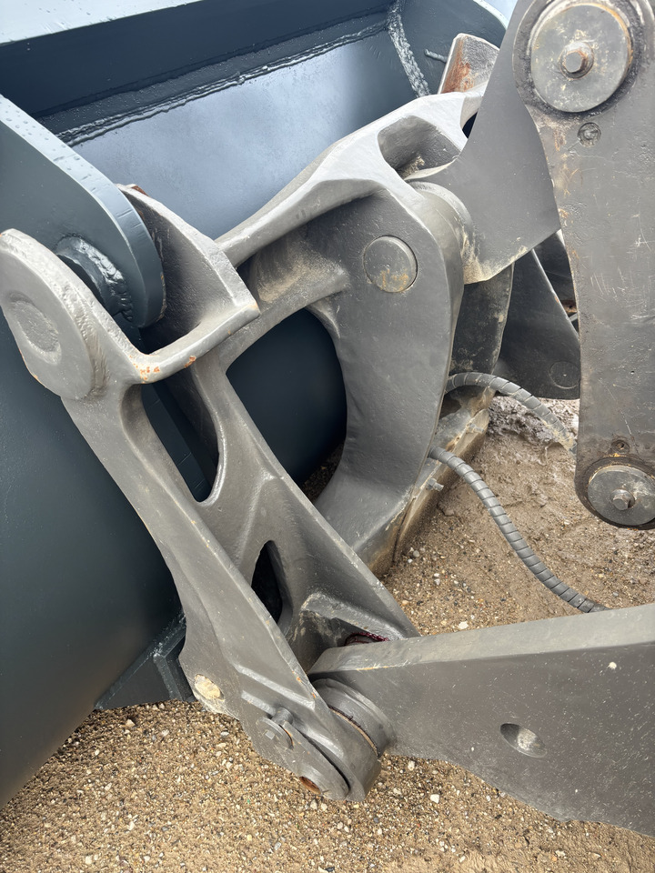 Wheel loader VOLVO L90F: picture 8 Wheel loader VOLVO L90F: picture 8