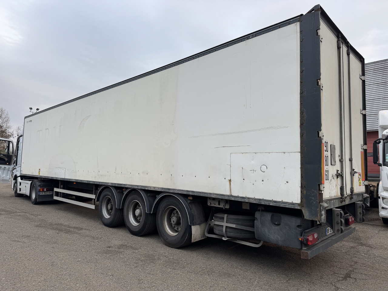 FRUEHAUF Fourgon - Closed box semi-trailer: picture 4 FRUEHAUF Fourgon - Closed box semi-trailer: picture 4