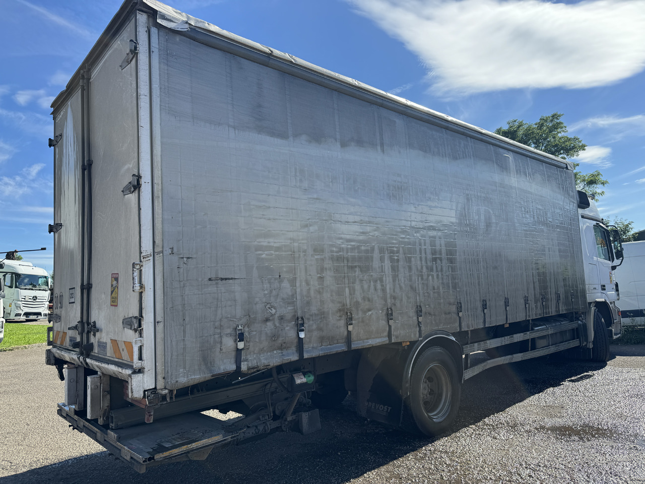 MERCEDES-BENZ ACTROS 1832 - Curtain side truck: picture 3 MERCEDES-BENZ ACTROS 1832 - Curtain side truck: picture 3