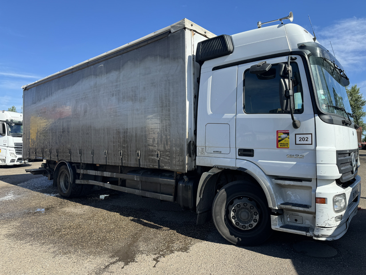 MERCEDES-BENZ ACTROS 1832 - Curtain side truck: picture 1 MERCEDES-BENZ ACTROS 1832 - Curtain side truck: picture 1