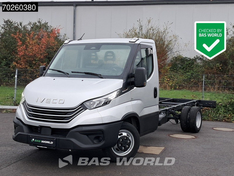 Iveco Daily 35C21 Neu! 3.0L 2025-Modell Automatik 210PS Radstand 410 Fahrgestell Doppelbereifung LED ACC Klima Euro6 Chassis A/C - Commercial vehicle: picture 1 Iveco Daily 35C21 Neu! 3.0L 2025-Modell Automatik 210PS Radstand 410 Fahrgestell Doppelbereifung LED ACC Klima Euro6 Chassis A/C - Commercial vehicle: picture 1