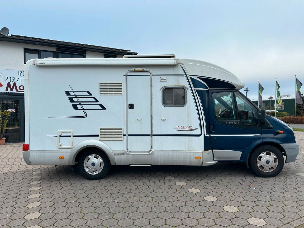 HYMER / ERIBA / HYMERCAR TRAMP T 572 CL/Festbett/Klima/Markise HYMER / ERIBA / HYMERCAR TRAMP T 572 CL/Festbett/Klima/Markise - Semi-integrated motorhome: picture 4 HYMER / ERIBA / HYMERCAR TRAMP T 572 CL/Festbett/Klima/Markise HYMER / ERIBA / HYMERCAR TRAMP T 572 CL/Festbett/Klima/Markise - Semi-integrated motorhome: picture 4