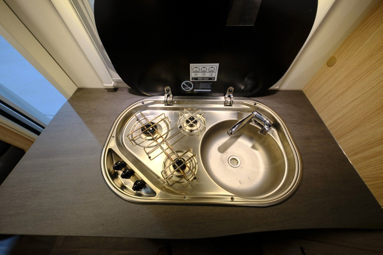 Semi-integrated motorhome Sunlight V 60 Adventure Edition/Festbett/Garage/Klima/TOP: picture 18