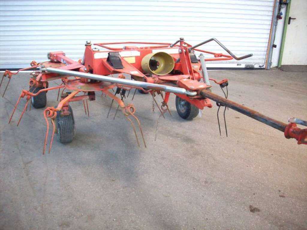 Fella TH 530 gezogen (10154) - Tedder/ Rake: picture 1 Fella TH 530 gezogen (10154) - Tedder/ Rake: picture 1