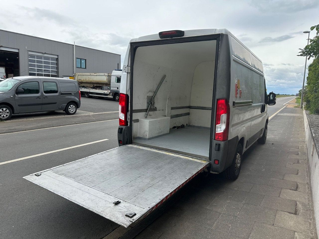 Fiat Ducato130*Automatik*Ladebordwand/LBW 500Kg - Panel van: picture 3 Fiat Ducato130*Automatik*Ladebordwand/LBW 500Kg - Panel van: picture 3