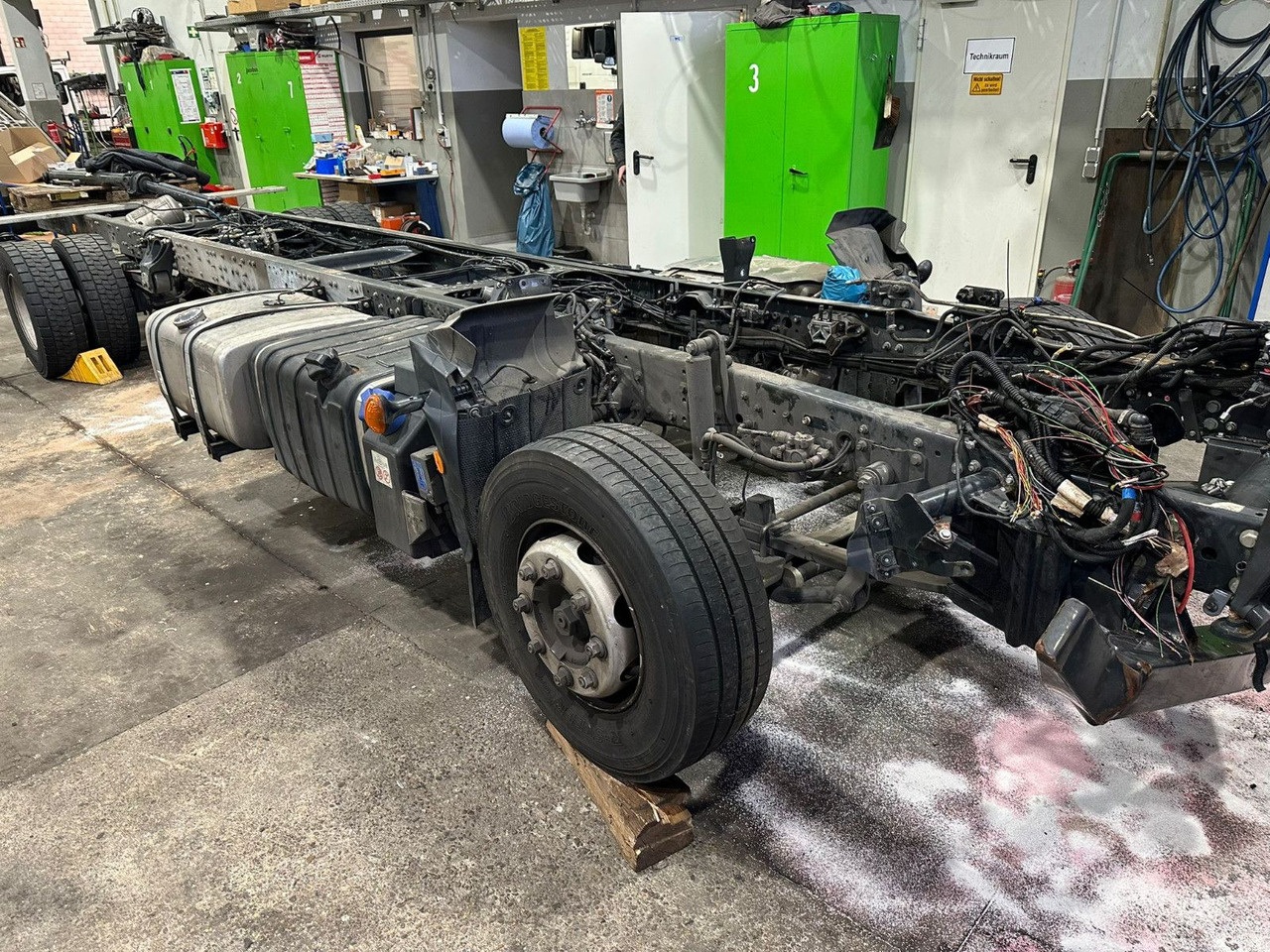 Iveco 110EL25 Unfallchassis ohne Motor/Getriebe - Cab chassis truck: picture 3 Iveco 110EL25 Unfallchassis ohne Motor/Getriebe - Cab chassis truck: picture 3