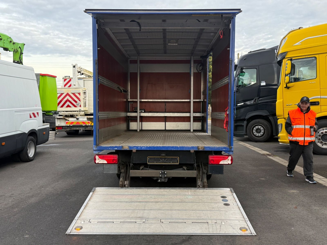 Mercedes-Benz Sprinter II 513 cdi Koffer, Lbw, Ahk, Winde - Closed box van: picture 5 Mercedes-Benz Sprinter II 513 cdi Koffer, Lbw, Ahk, Winde - Closed box van: picture 5