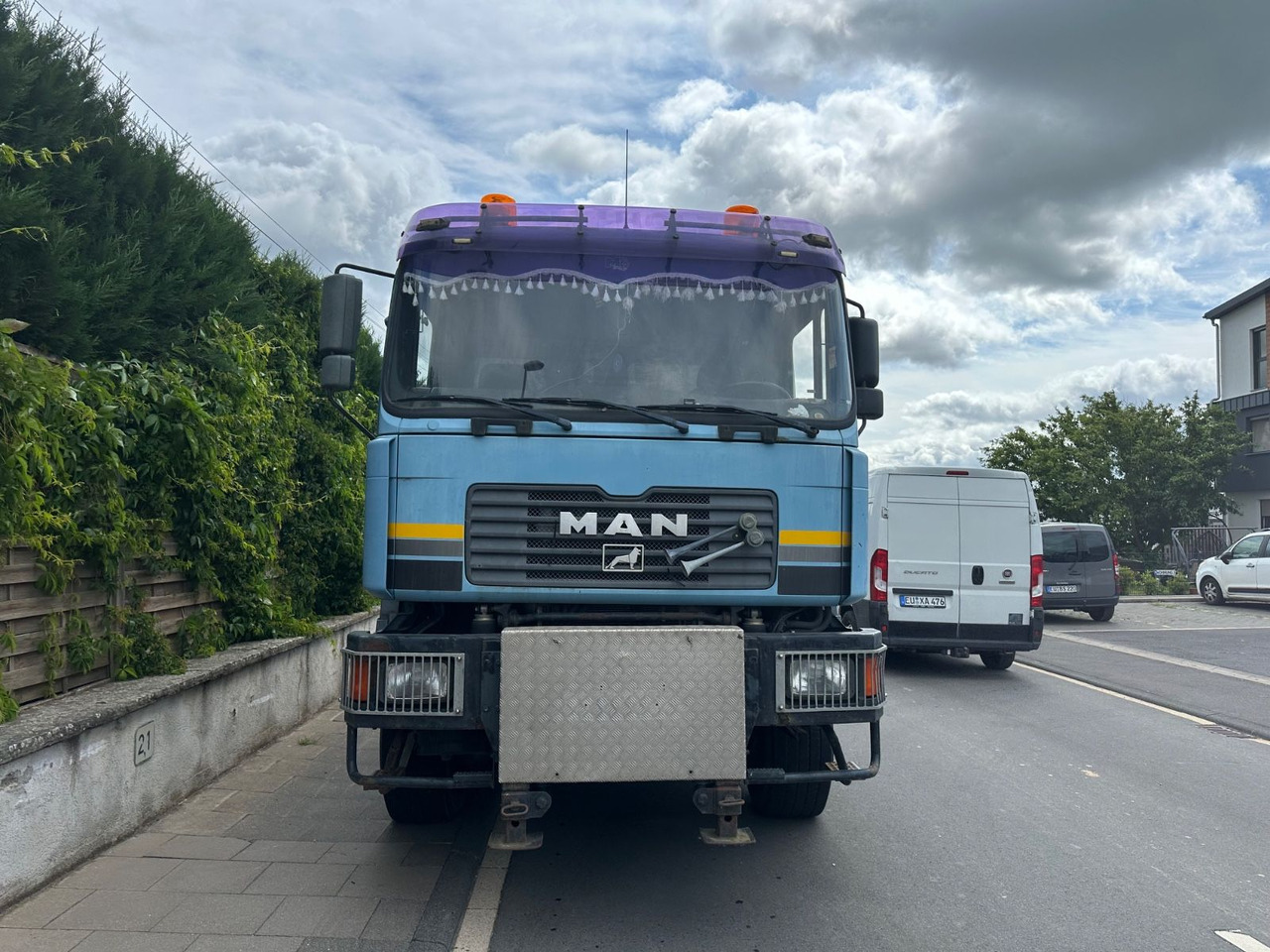MAN F2000/19.464/4x4/defect crane/AHK - Tractor unit: picture 2 MAN F2000/19.464/4x4/defect crane/AHK - Tractor unit: picture 2