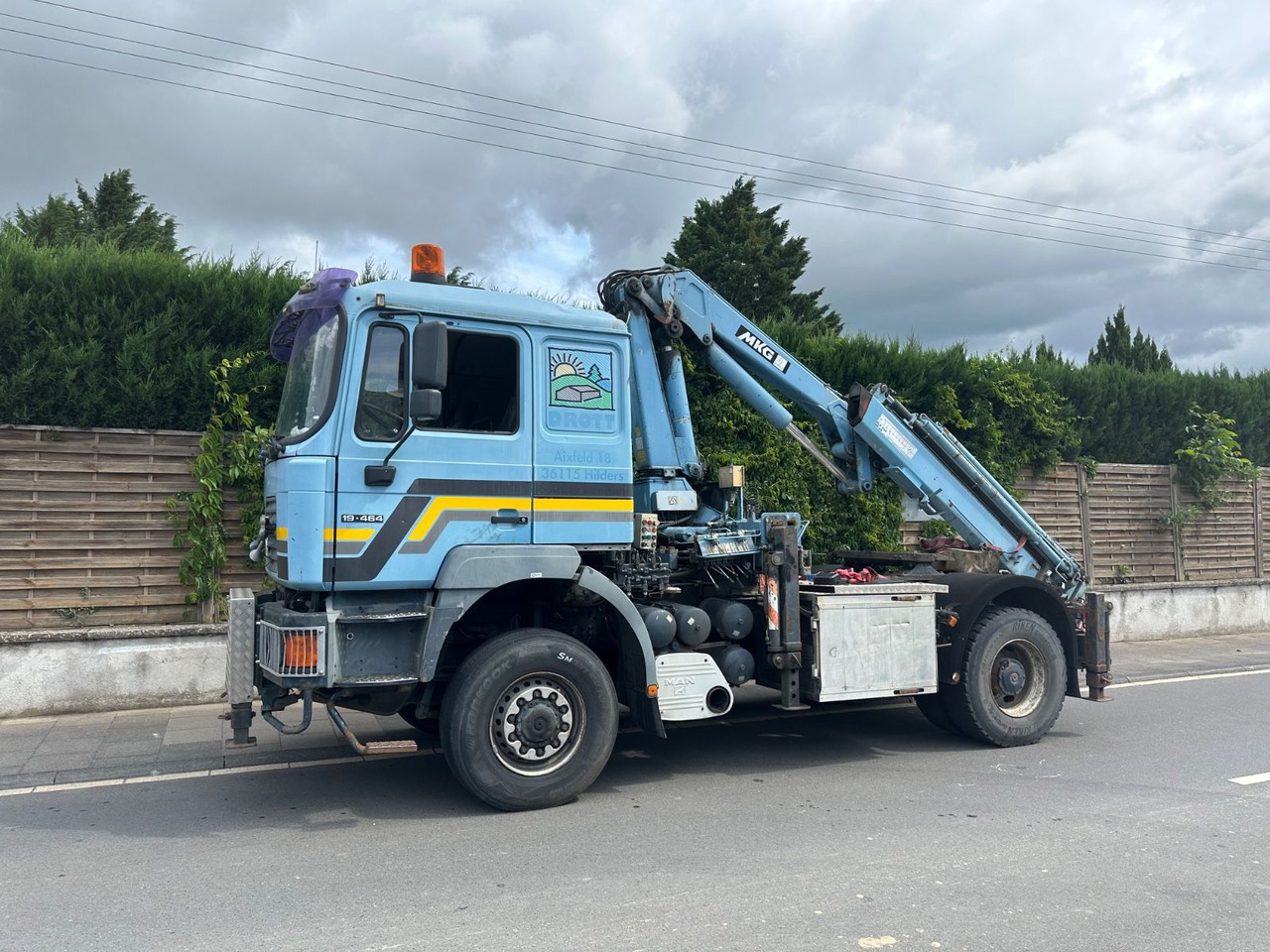 MAN F2000/19.464/4x4/defect crane/AHK - Tractor unit: picture 1 MAN F2000/19.464/4x4/defect crane/AHK - Tractor unit: picture 1