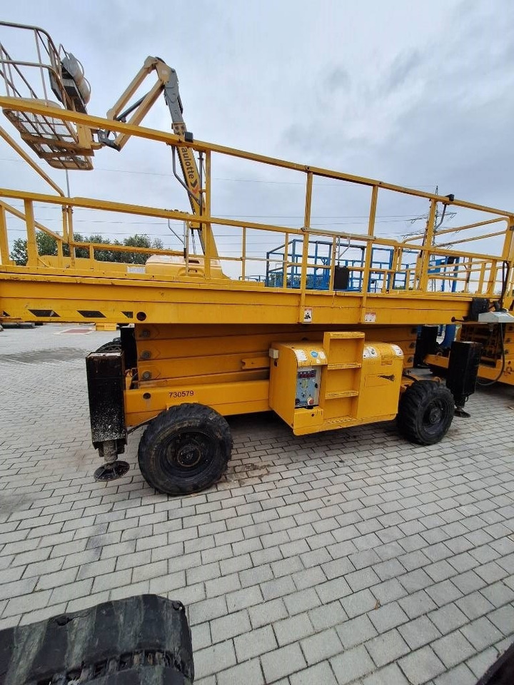 Haulotte H 15 SXL - Scissor lift: picture 3 Haulotte H 15 SXL - Scissor lift: picture 3