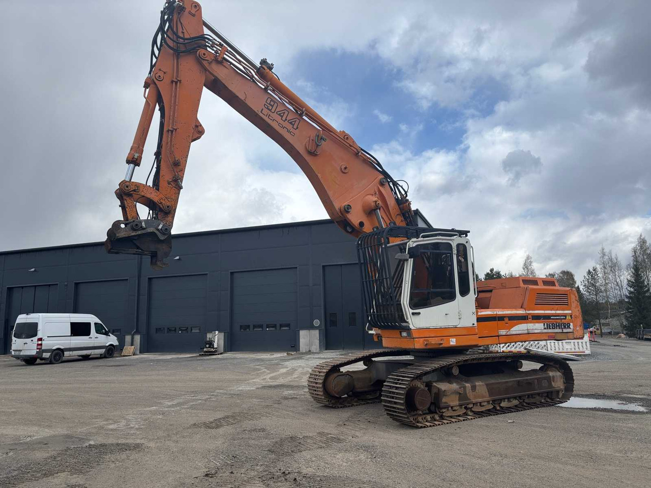 Crawler excavator Liebherr R944B HD-SL With excavator and unloading boom - Crawler excavator: picture 1 Crawler excavator Liebherr R944B HD-SL With excavator and unloading boom - Crawler excavator: picture 1