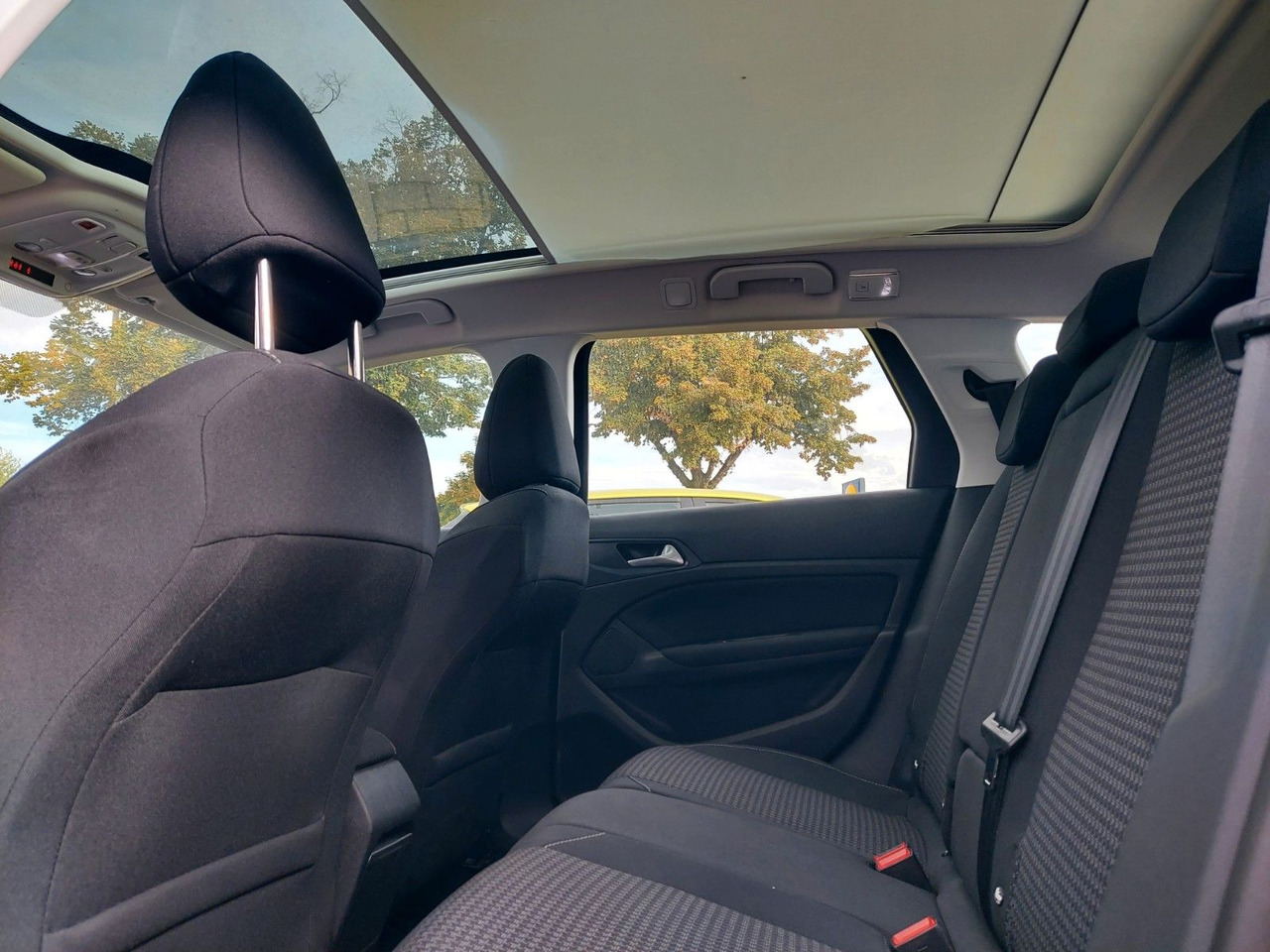 Peugeot 308 SW Active Business Panorama DAB Navi LED - Estate car: picture 4 Peugeot 308 SW Active Business Panorama DAB Navi LED - Estate car: picture 4