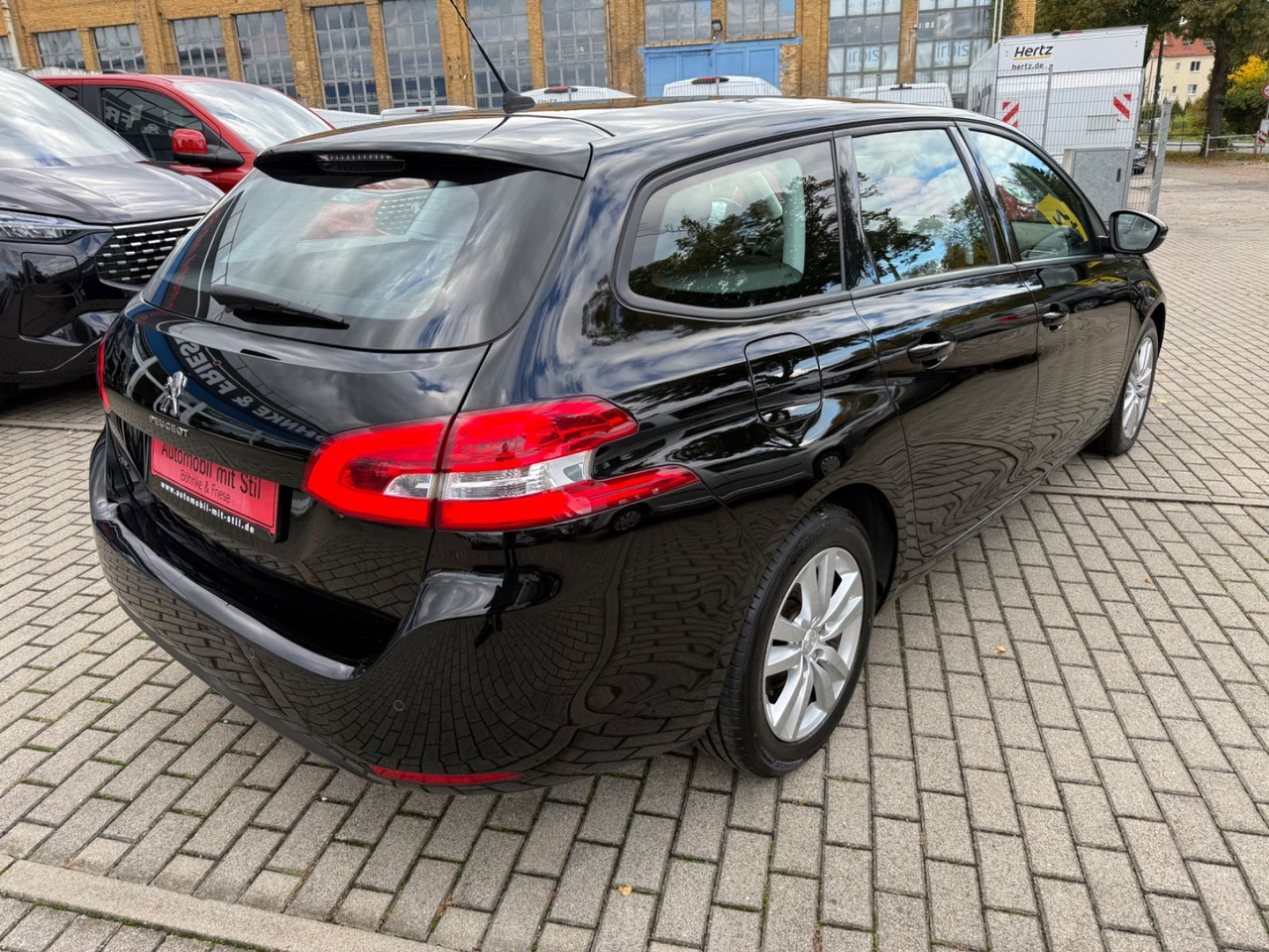 Peugeot 308 SW Active TEMPOMAT NAVI KLIMAA NAVI - Estate car: picture 4 Peugeot 308 SW Active TEMPOMAT NAVI KLIMAA NAVI - Estate car: picture 4