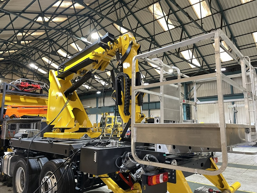 Inbiuro Mercedes Econic - Truck mounted aerial platform: picture 1 Inbiuro Mercedes Econic - Truck mounted aerial platform: picture 1