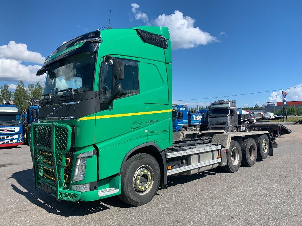 VOLVO FH13 540 8x4*4 - Cab chassis truck: picture 1 VOLVO FH13 540 8x4*4 - Cab chassis truck: picture 1