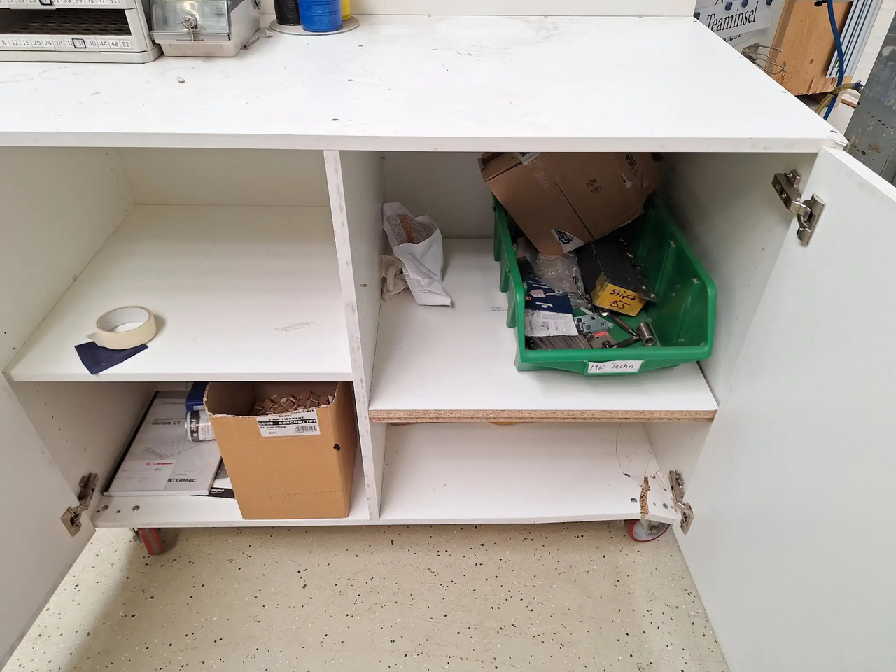 1 Stk. Arbeitsplatz - Garage equipment: picture 3 1 Stk. Arbeitsplatz - Garage equipment: picture 3