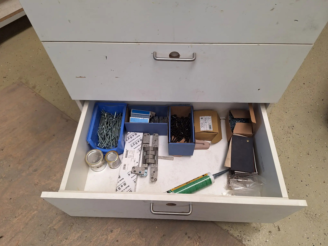 1 Stk. Arbeitsplatz - Garage equipment: picture 5 1 Stk. Arbeitsplatz - Garage equipment: picture 5