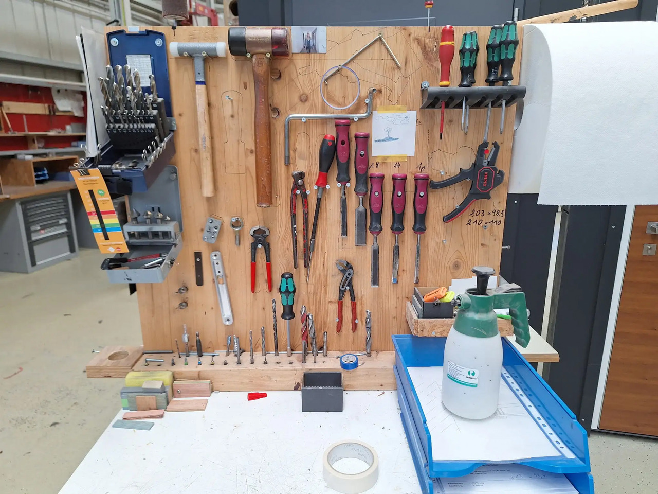 1 Stk. Arbeitsplatz - Garage equipment: picture 2 1 Stk. Arbeitsplatz - Garage equipment: picture 2