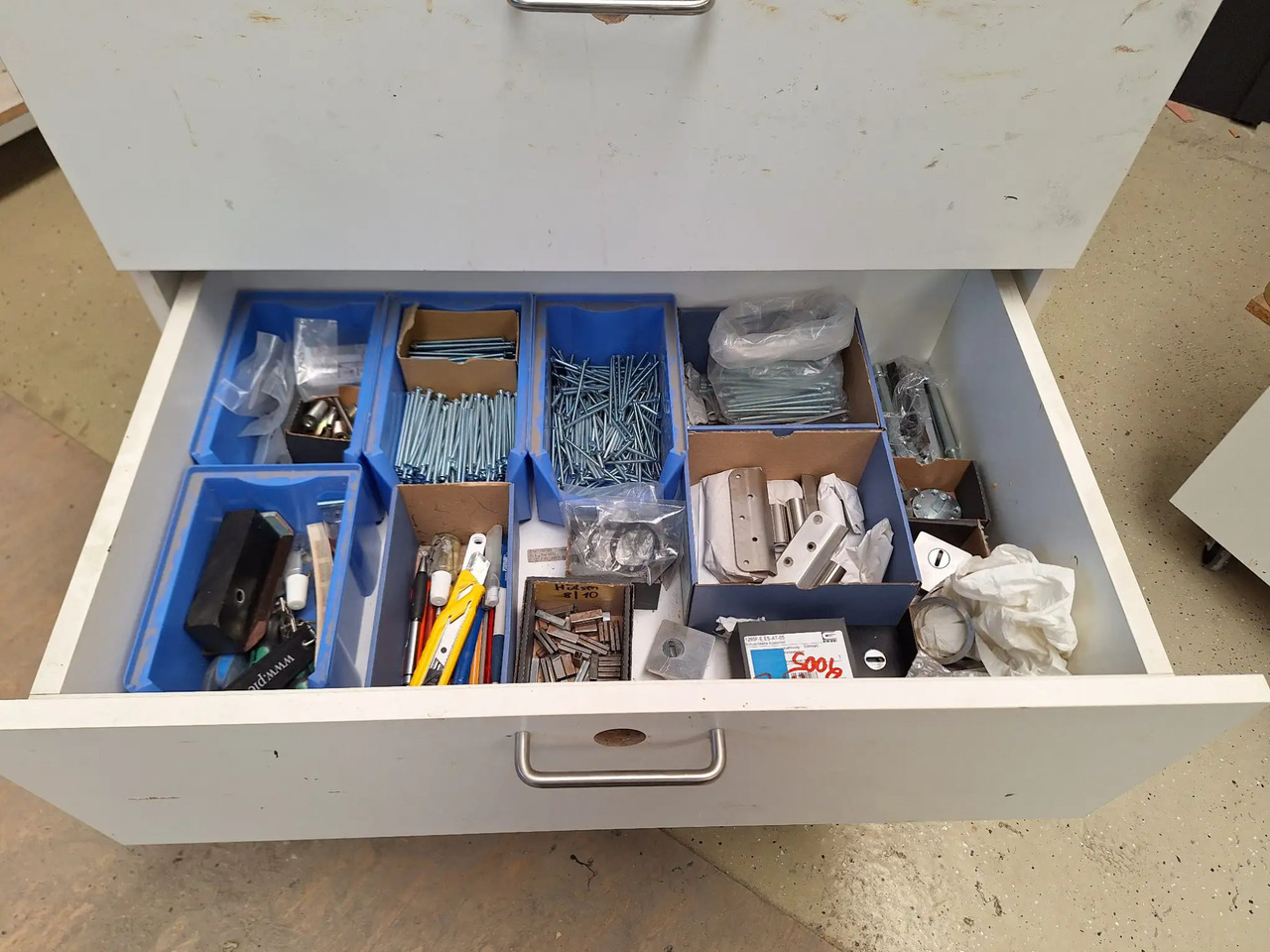 1 Stk. Arbeitsplatz - Garage equipment: picture 4 1 Stk. Arbeitsplatz - Garage equipment: picture 4