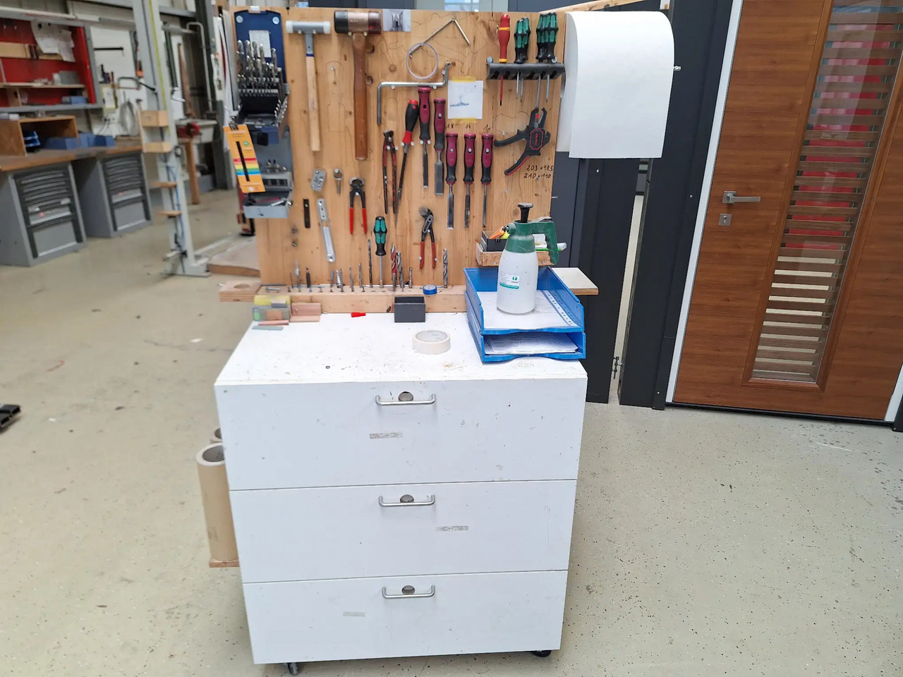 1 Stk. Arbeitsplatz - Garage equipment: picture 1 1 Stk. Arbeitsplatz - Garage equipment: picture 1