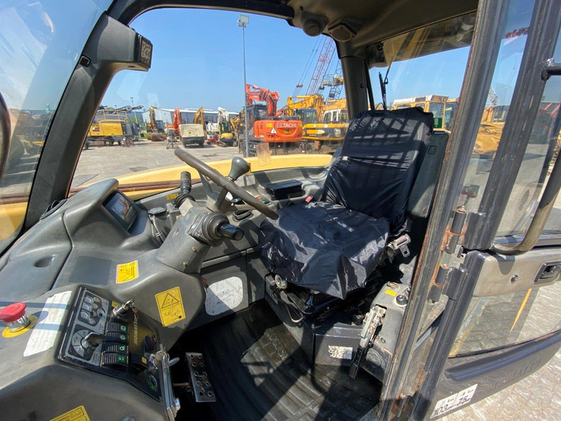 Komatsu WA716 NVT - Telescopic handler: picture 3 Komatsu WA716 NVT - Telescopic handler: picture 3