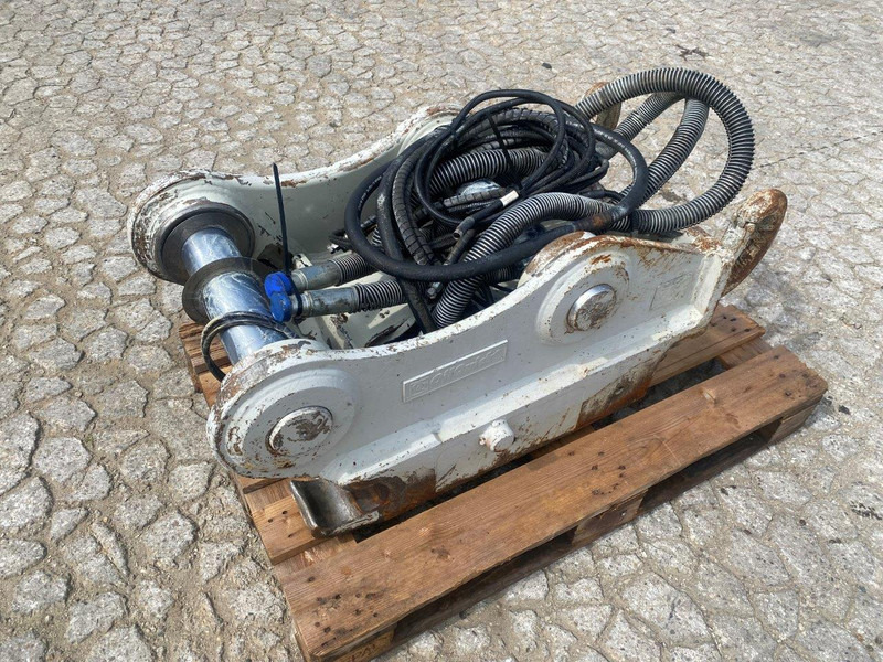 Oil Quick OQ 80 - Quick coupler: picture 1 Oil Quick OQ 80 - Quick coupler: picture 1