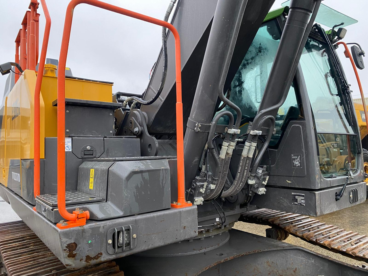 Crawler excavator Volvo EC300: picture 45