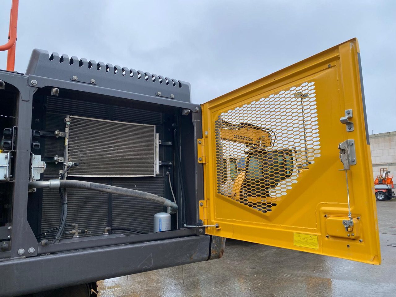 Crawler excavator Volvo EC300: picture 17