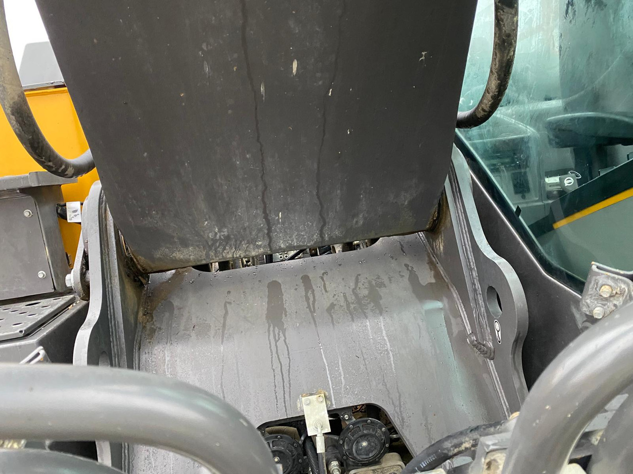 Crawler excavator Volvo EC300: picture 42