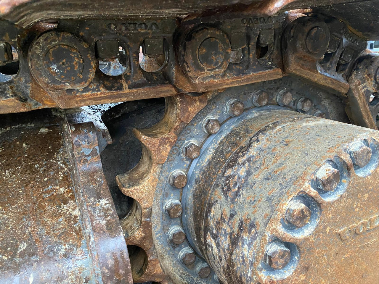 Crawler excavator Volvo EC300: picture 30