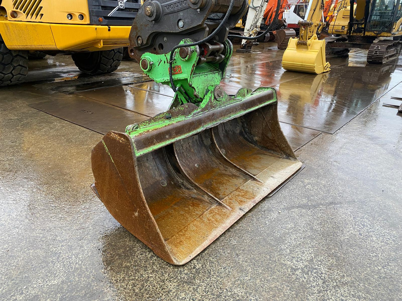 Crawler excavator Volvo EC300: picture 35