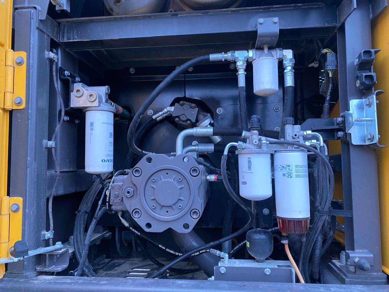 Crawler excavator Volvo EC300: picture 20