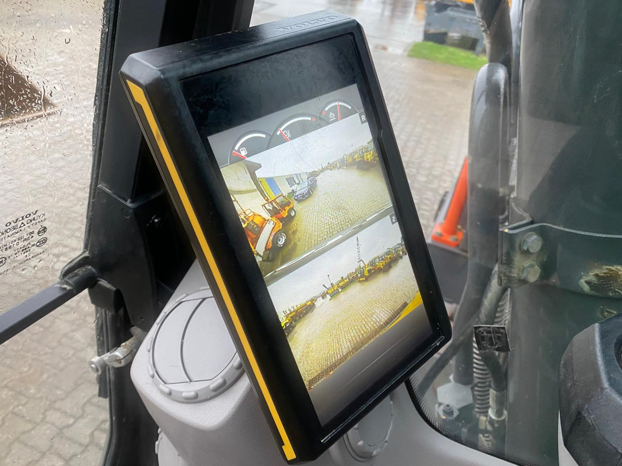 Crawler excavator Volvo EC300: picture 39