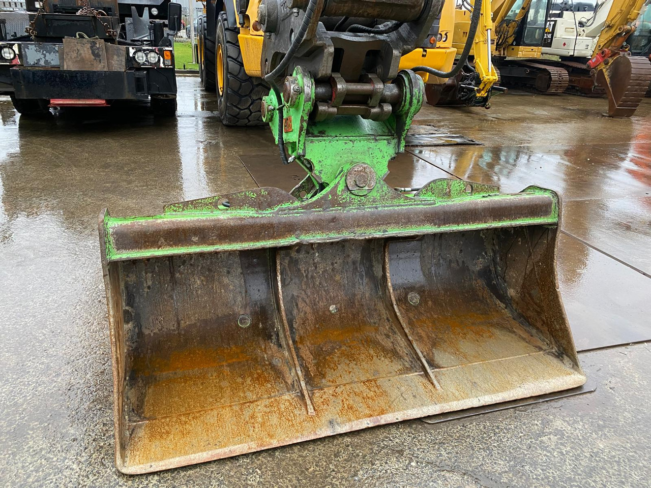 Crawler excavator Volvo EC300: picture 34