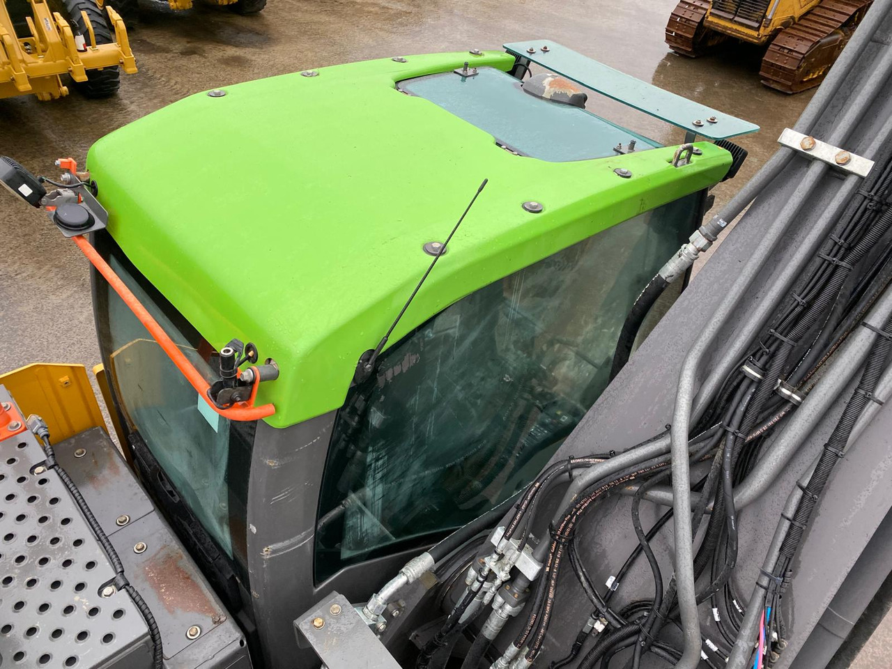 Crawler excavator Volvo EC300: picture 49