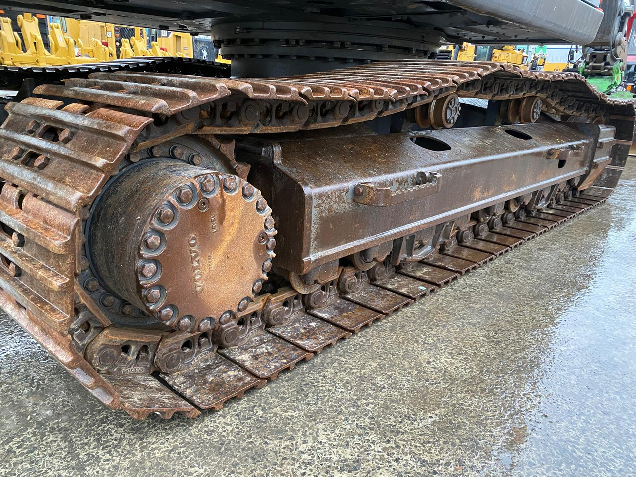 Crawler excavator Volvo EC300: picture 31